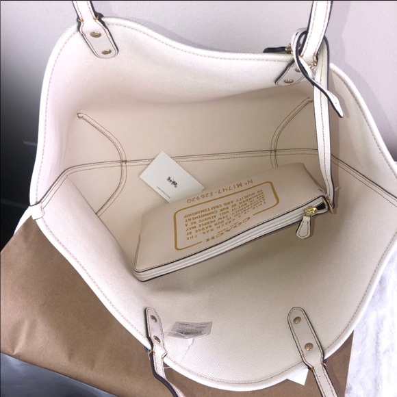 Coach Signature Reversible Large Tote NY City Bag - Picture 6 of 8